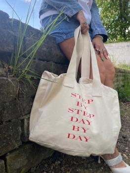 looking forward personalisierte Shopper Bag "step by step day by day"